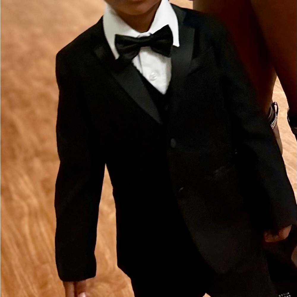Tuxedo/Suit Kids Black 6pc pant,coat,shirt,vest,red tie,pocket handkerchief